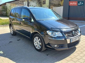 Авто Volkswagen Touran 2008 № 8762382