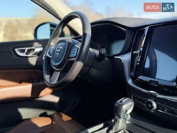 Авто Volvo Xc60 2018 № 8763452