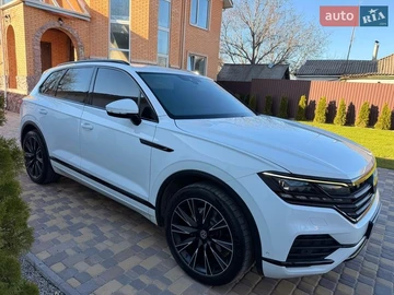 Авто Volkswagen Touareg 2018 № 8765329