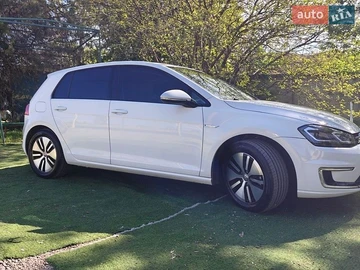 Авто Volkswagen E-Golf 2016 № 8768773