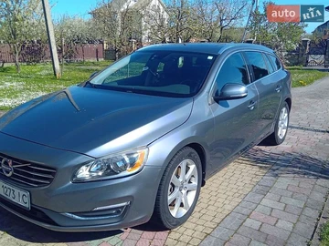 Авто Volvo V60 2015 № 8770508