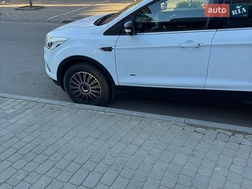 Авто Ford Kuga 2017 № 8771724