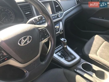 Авто Hyundai Elantra 2018 № 8773168