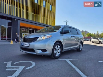 Авто Toyota Sienna 2012 № 8774387