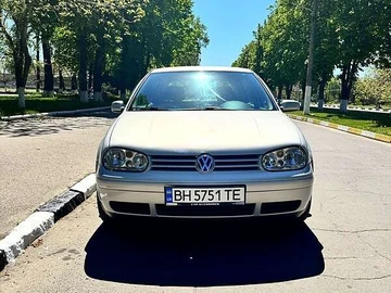Авто Volkswagen Golf 2000 № 8777651