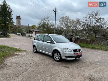 Авто Volkswagen Touran 2010 № 8778578