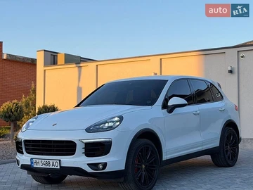 Авто Porsche Cayenne 2015 № 8780948