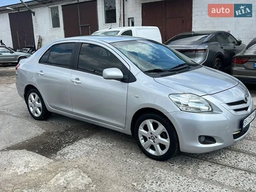 Авто Toyota Yaris 2007 № 8785320