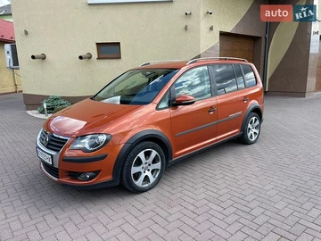 Авто Volkswagen Touran 2010 № 8792150