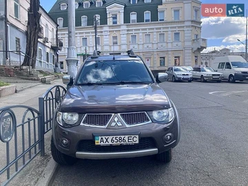 Авто Mitsubishi L 200 2011 № 8794448
