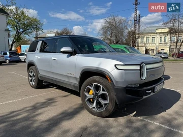 Авто Rivian R1S 2023 № 8795731