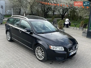 Авто Volvo V50 2010 № 8796009