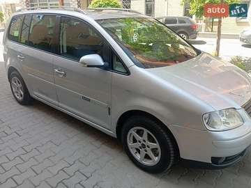 Авто Volkswagen Touran 2005 № 8797192