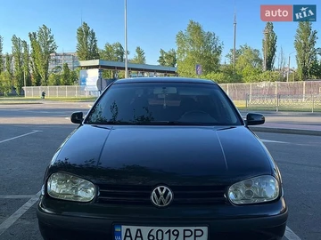 Авто Volkswagen Golf 2000 № 8801287