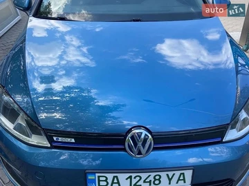 Авто Volkswagen E-Golf 2016 № 8802122