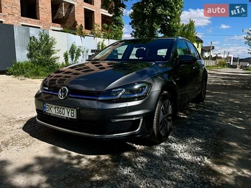 Авто Volkswagen E-Golf 2017 № 8803195