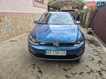 Авто Volkswagen E-Golf 2015 № 8803437