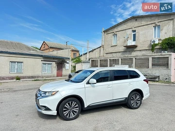 Авто Mitsubishi Outlander 2020 № 8805511