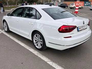 Авто Volkswagen Passat 2018 № 8807504