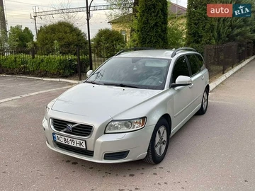 Авто Volvo V50 2010 № 8808461
