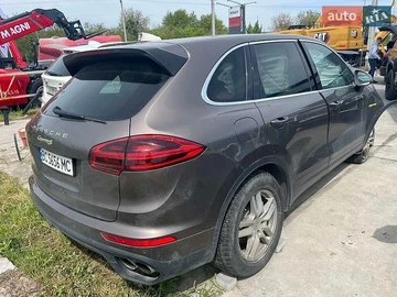 Авто Porsche Cayenne 2016 № 8810216