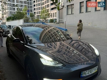 Авто Tesla Model 3 2019 № 8810452
