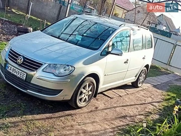 Авто Volkswagen Touran 2007 № 8814109
