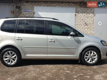 Авто Volkswagen Touran 2012 № 8816892