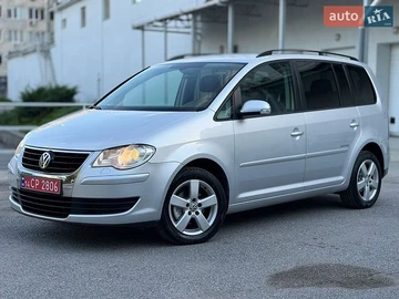 Авто Volkswagen Touran 2009 № 8822449