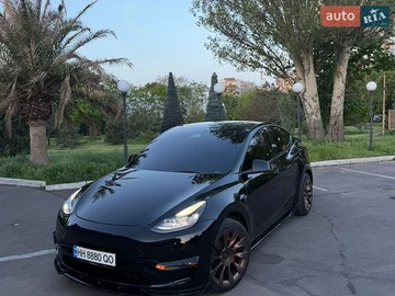 Авто Tesla Model Y 2023 № 8824886