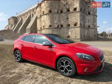 Авто Volvo V40 2015 № 8826099