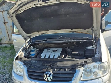 Авто Volkswagen Touran 2005 № 8828279