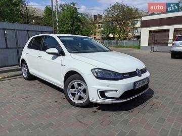Авто Volkswagen E-Golf 2016 № 8829719
