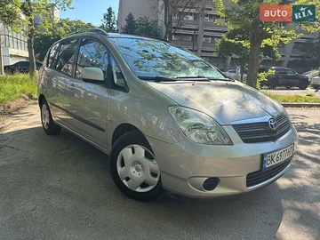 Авто Toyota Corolla Verso 2003 № 8833487