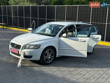 Авто Volvo V50 2009 № 8834152