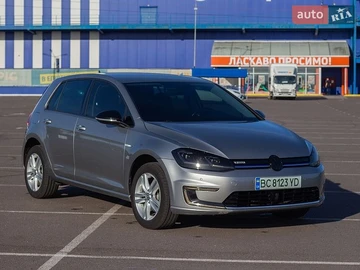 Авто Volkswagen E-Golf 2017 № 8834720