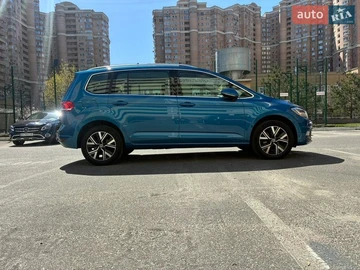 Авто Volkswagen Touran 2022 № 8835352