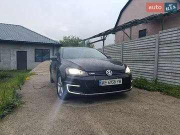 Авто Volkswagen E-Golf 2014 № 8839912