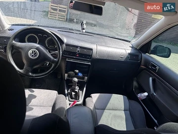 Авто Volkswagen Golf 2001 № 8840483