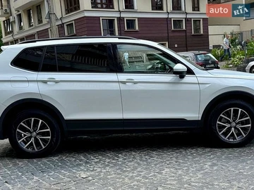 Авто Volkswagen Tiguan 2021 № 8841729