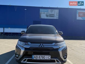 Авто Mitsubishi Outlander 2021 № 8842187