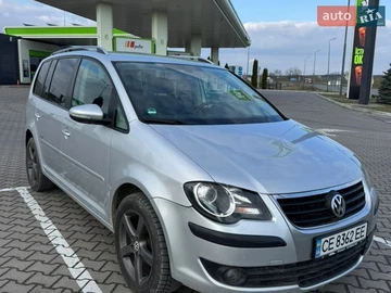 Авто Volkswagen Touran 2010 № 8842612