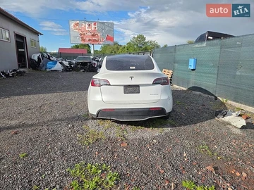 Авто Tesla Model Y 2023 № 8842854