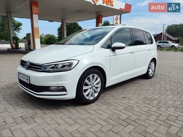Авто Volkswagen Touran 2016 № 8844003