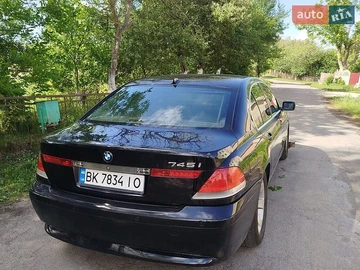 Авто BMW 7 Series 2002 № 8845928