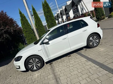 Авто Volkswagen E-Golf 2017 № 8846196