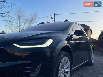 Авто Tesla Model X 2018 № 8847071