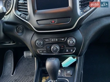 Авто Jeep Cherokee 2018 № 8847484