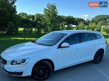 Авто Volvo V60 2016 № 8855360