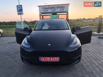 Авто Tesla Model Y 2023 № 8860435